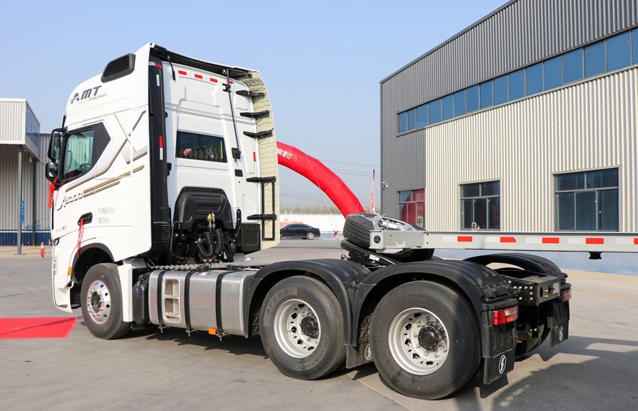 شاحنة جرار شكمان X6000 6x4 610HP AMT للبيع