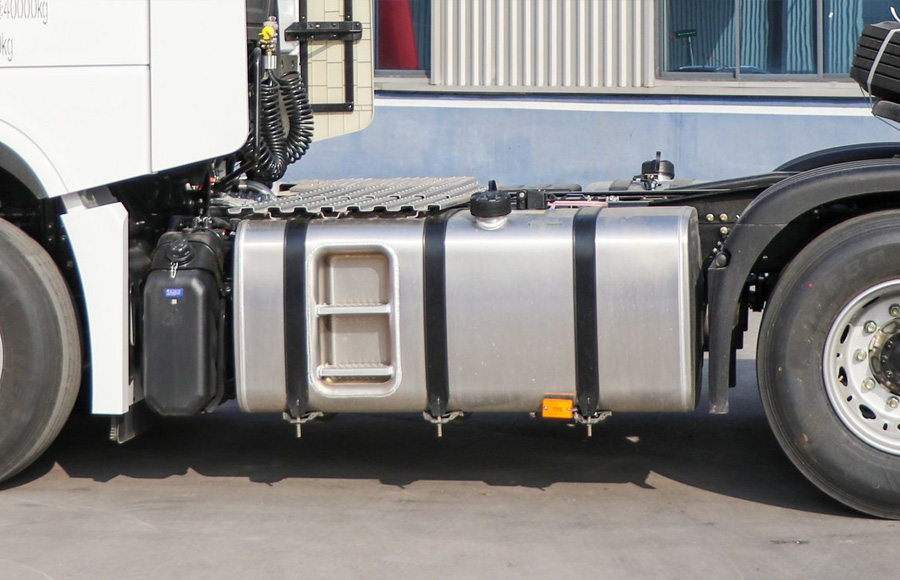 شاحنة جرار شكمان X6000 6x4 610HP AMT للبيع