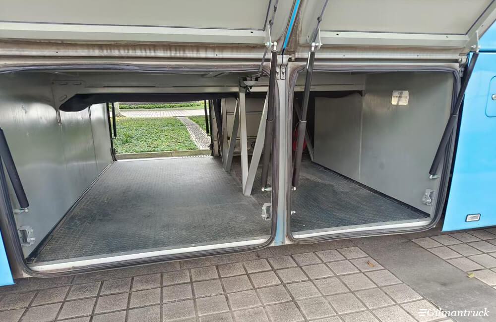 Kinglong XMQ6901 40-seat 9-meter used highway bus Kinglong XMQ6901 40-seat 9-meter used highway bus