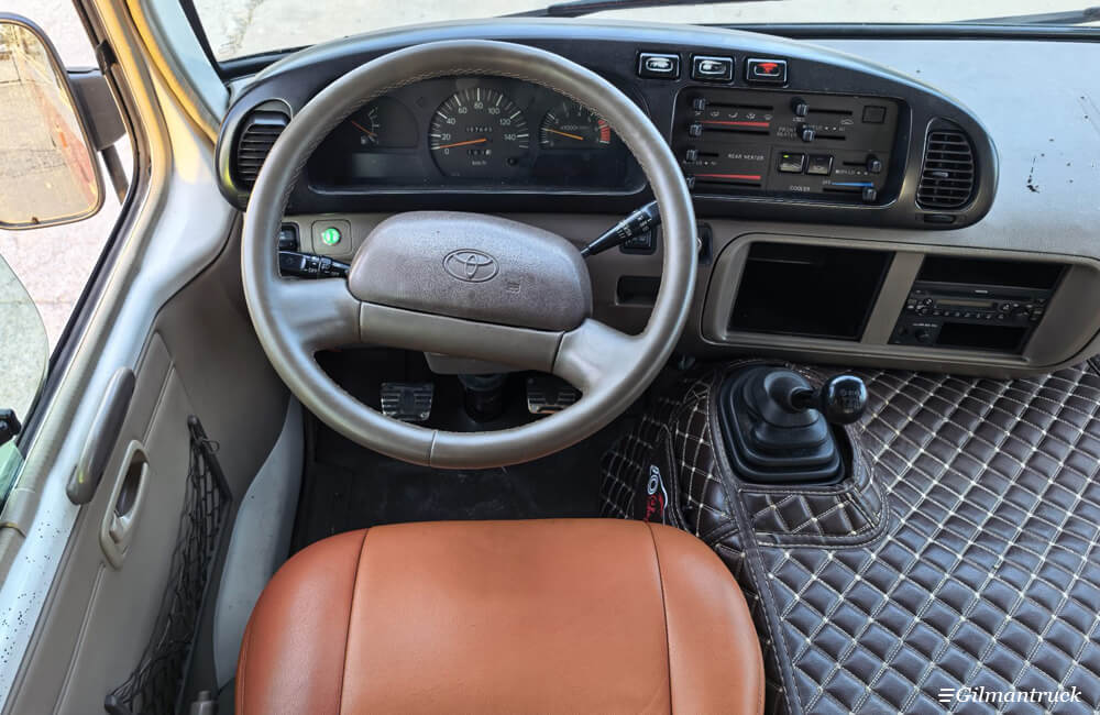 Used Toyota Coaster with 2TR Gasoline Engine Used Toyota Coaster with 2TR Gasoline Engine