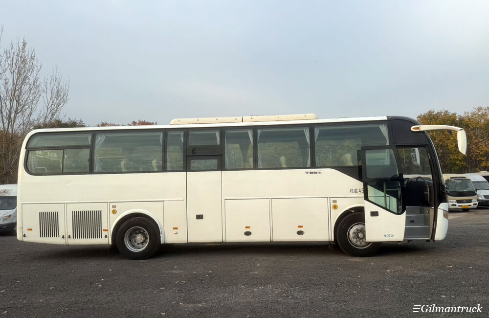 Used Yutong ZK6107 10-meter 54-seat bus for sale Used Yutong ZK6107 10-meter 54-seat bus for sale