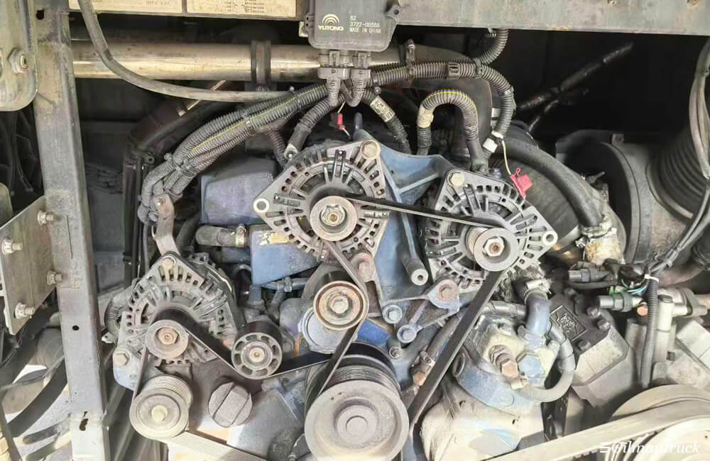 Автобус Yutong ZK6118 с двумя дверями, 54 места Автобус Yutong ZK6118 с двумя дверями, 54 места