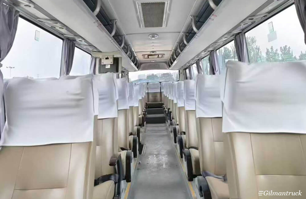 Used Yutong 12-meter 49-seat highway bus ZK6127 Used Yutong 12-meter 49-seat highway bus ZK6127