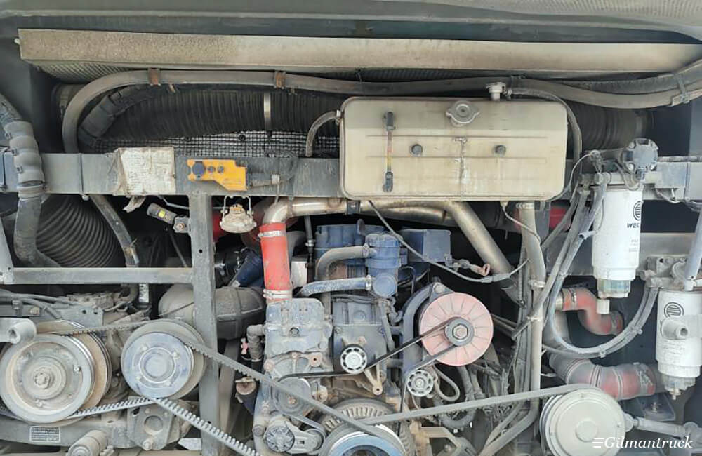 Yutong ZK6146 14-meter Three-Axle Second-Hand Highway Bus